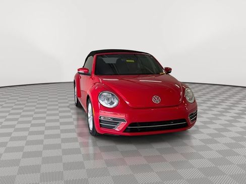 Used 2018 Volkswagen Beetle 2.0T S FWD image 2