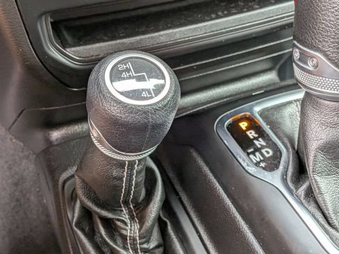 Used 2022 Jeep Gladiator Overland w/ Cold Weather Group AWD/4WD image 32
