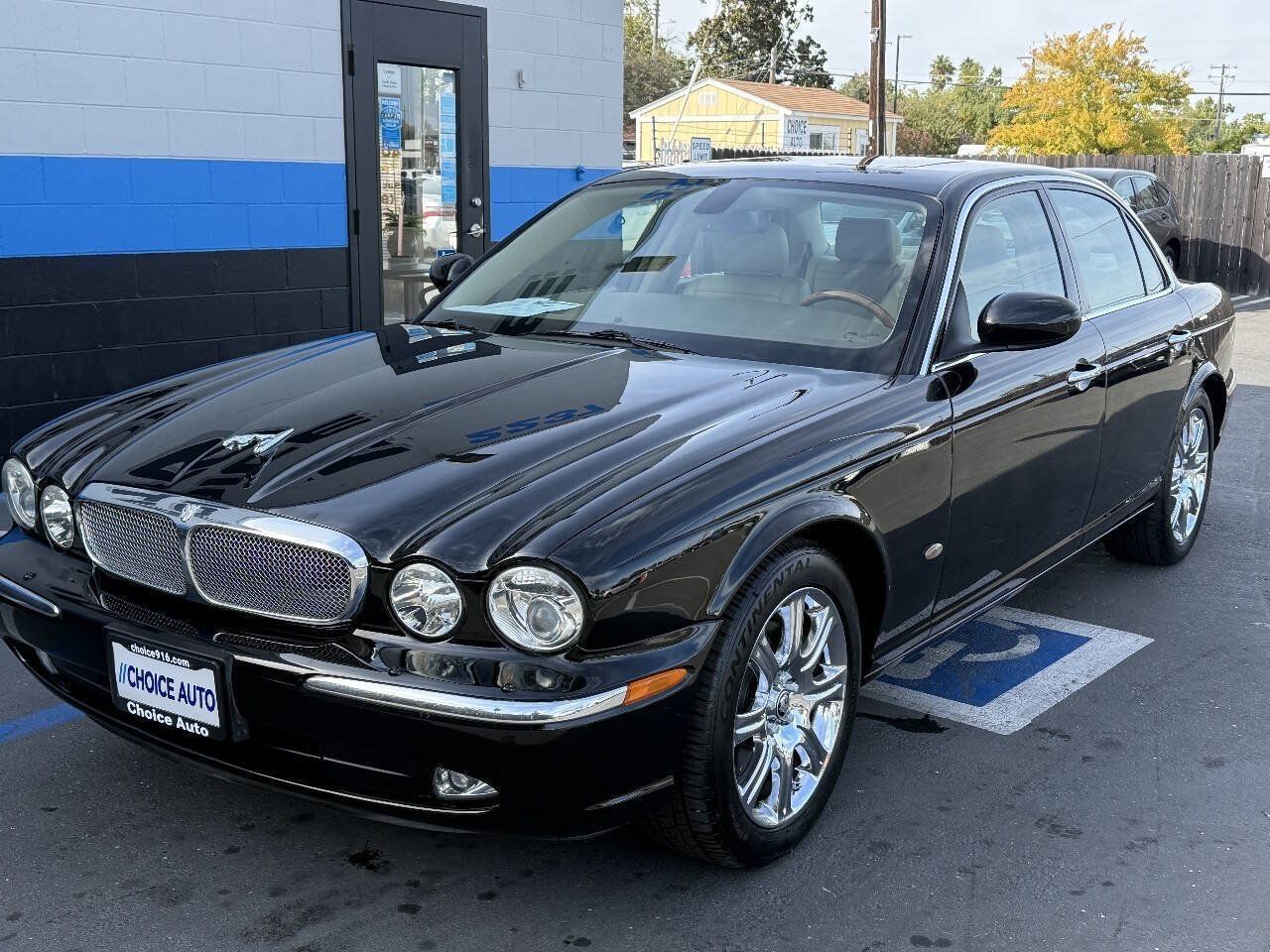 Used 2006 Jaguar XJ8 RWD image 3