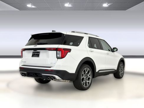 Used 2025 Ford Explorer Platinum w/ Ultimate Package AWD/4WD image 9