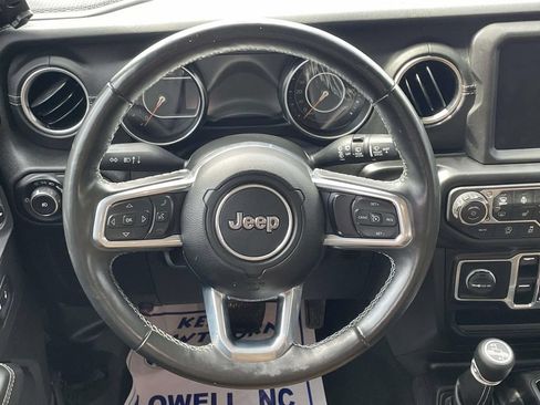 Used 2022 Jeep Wrangler Unlimited Sahara w/ Cold Weather Group AWD/4WD image 13