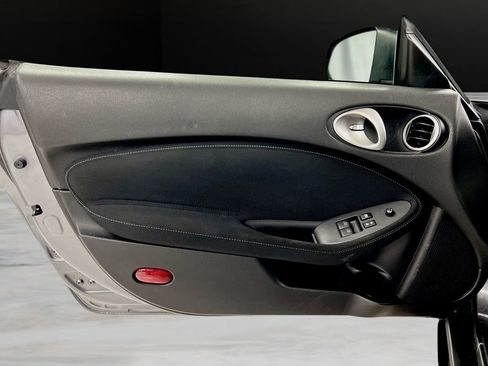 Used 2017 Nissan 370Z Touring image 27