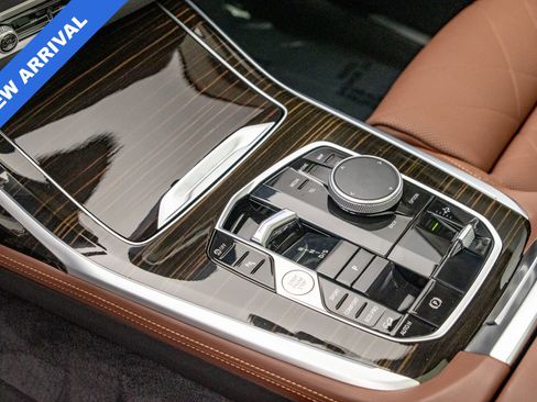 Used 2025 BMW X7 xDrive40i w/ Parking Assistance Package AWD/4WD image 17