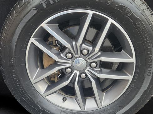 Used 2018 Jeep Grand Cherokee Limited image 39