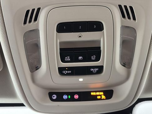 Used 2023 Buick Envision Avenir AWD/4WD image 22
