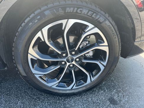 Used 2024 Lincoln Nautilus Reserve image 23