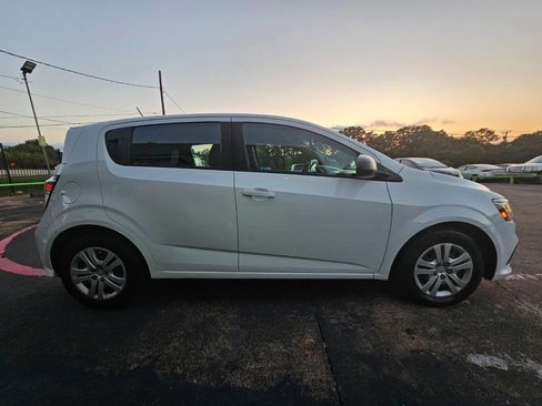 Used 2017 Chevrolet Sonic LT image 11