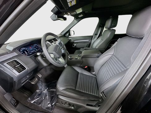 Used 2024 Land Rover Discovery Dynamic SE image 18