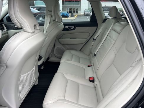 Used 2022 Volvo XC60 B5 Inscription w/ Advanced Package image 13