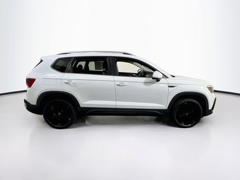Used 2023 Volkswagen Taos SE FWD image 4