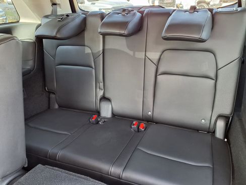 Used 2025 Nissan Pathfinder SL image 19