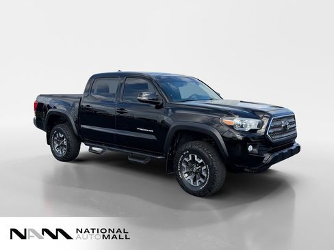 Used 2017 Toyota Tacoma TRD Off-Road w/ Tow Package (A/T) AWD/4WD image 7