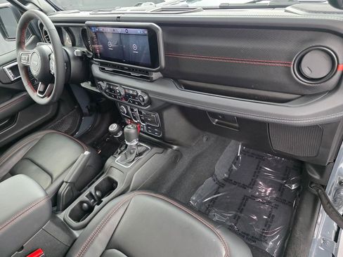 Used 2024 Jeep Wrangler Unlimited Rubicon w/ Technology Group AWD/4WD image 31