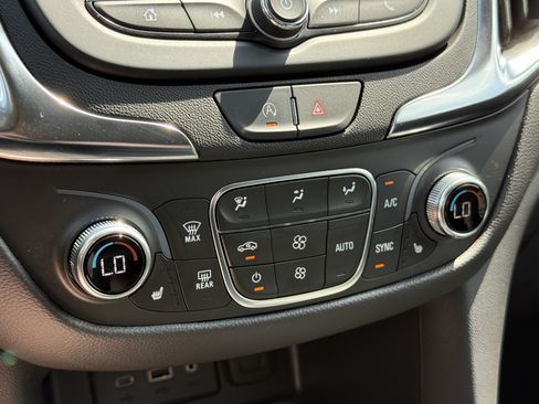Used 2024 Chevrolet Equinox LT FWD image 31