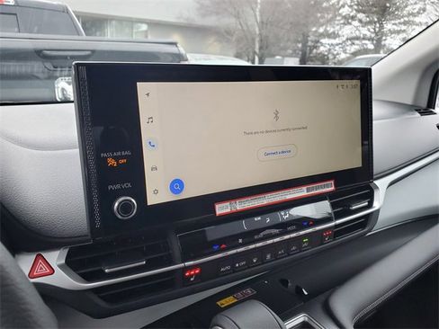 Used 2025 Toyota Sienna XLE image 29