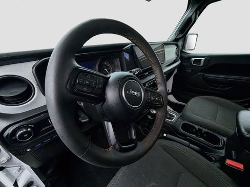 Used 2024 Jeep Wrangler Unlimited AWD/4WD image 10