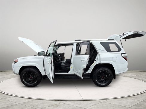 Used 2018 Toyota 4Runner TRD Off-Road Premium image 46