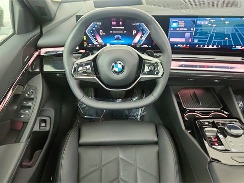Used 2025 BMW 540i xDrive image 36