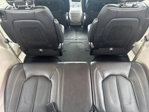 Used 2024 Chrysler Pacifica Touring-L FWD image 30