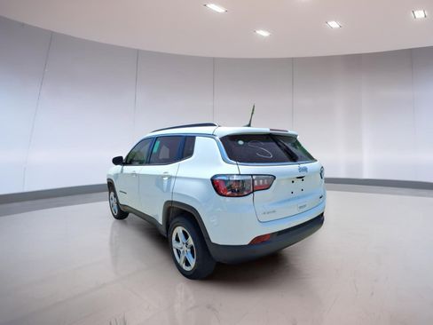 Used 2023 Jeep Compass Latitude w/ Convenience Group AWD/4WD image 3