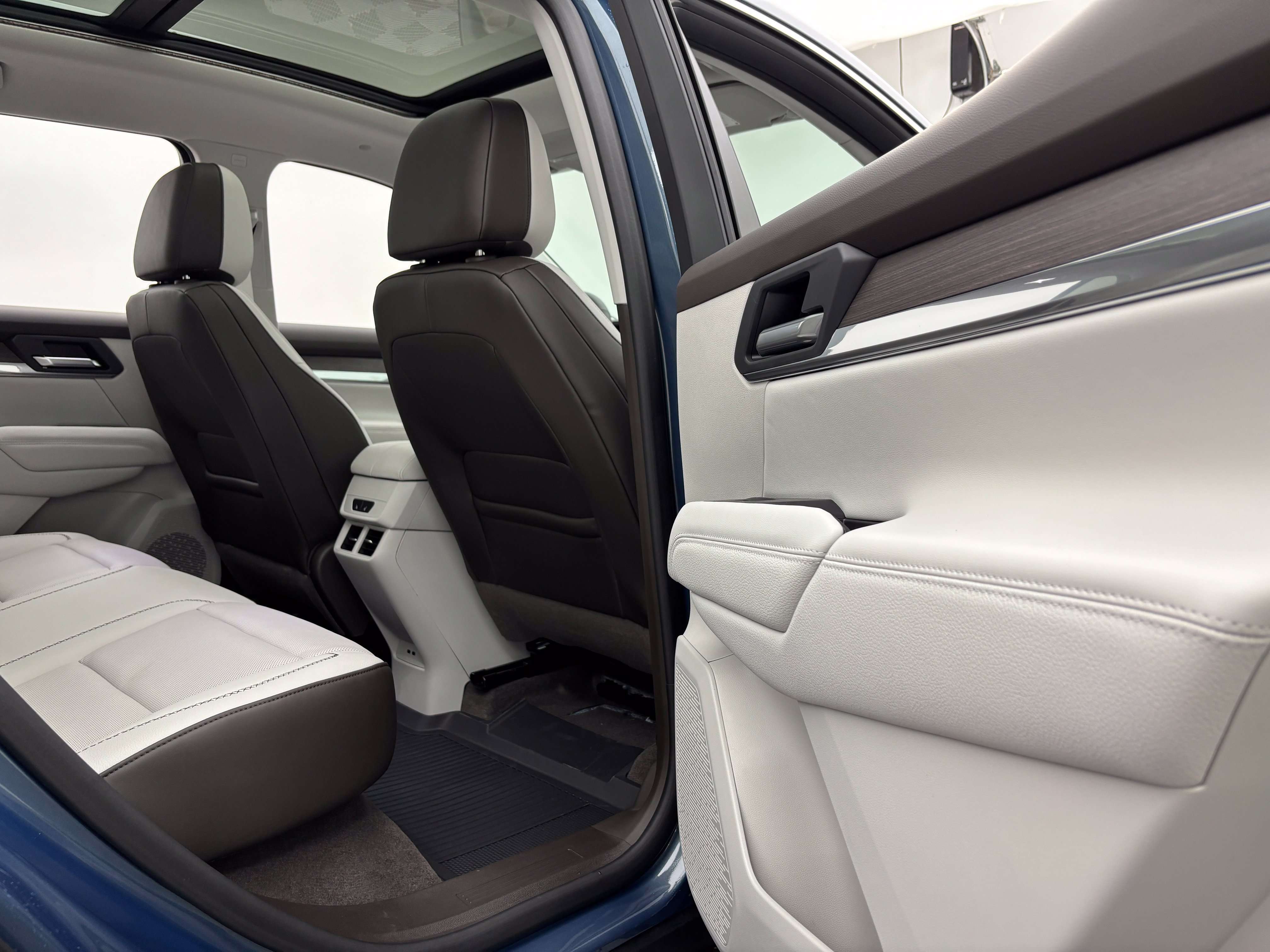 New 2027 GMC Terrain Denali w/ LPO, Floor Liner Package AWD/4WD image 38