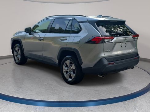 Used 2022 Toyota RAV4 XLE w/ Convenience Package FWD image 7