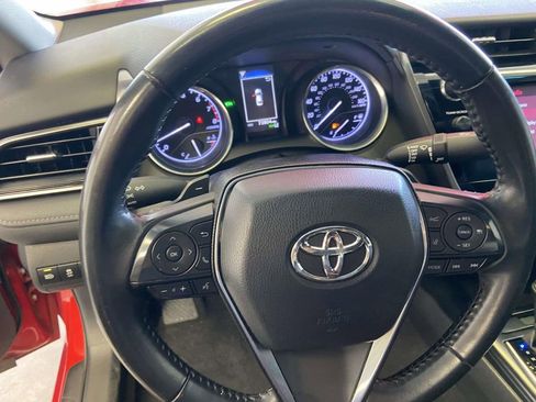 Used 2020 Toyota Camry SE w/ Convenience Package FWD image 17