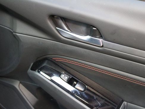 Used 2023 Nissan Altima 2.5 SR image 9