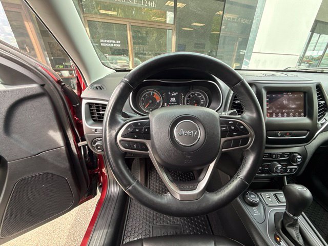Used 2019 Jeep Cherokee Latitude Plus w/ Comfort/Convenience Group AWD/4WD image 10