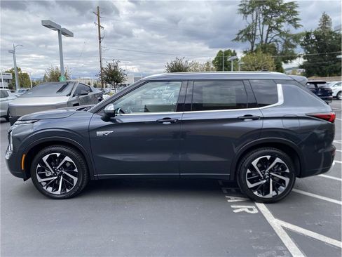 New 2025 Mitsubishi Outlander 4WD Plug-In Hybrid image 8