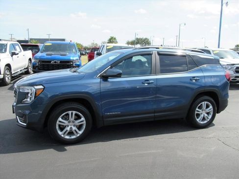 Certified 2024 GMC Terrain SLE w/ Driver Convenience Package image 2