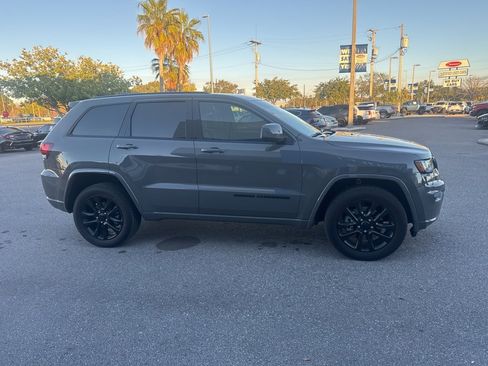 Used 2021 Jeep Grand Cherokee Laredo X image 5