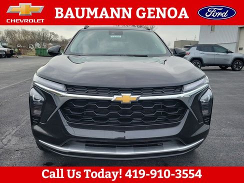 Used 2025 Chevrolet Trax LT w/ LT Convenience Package image 11