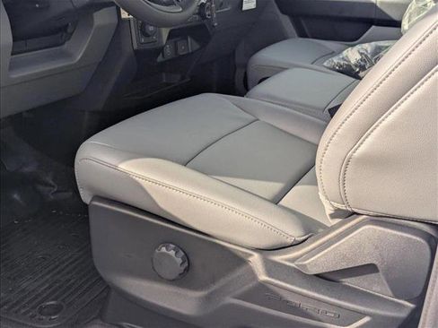 New 2025 Ford F250 XL w/ FX4 Off-Road Package image 4