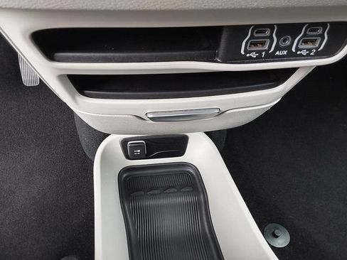 Used 2024 Chrysler Pacifica Touring-L FWD image 36