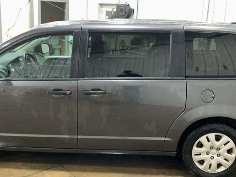 Used 2019 Dodge Grand Caravan SE w/ UConnect Hands-Free Group image 8