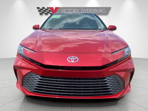 Used 2025 Toyota Camry XLE FWD image 9