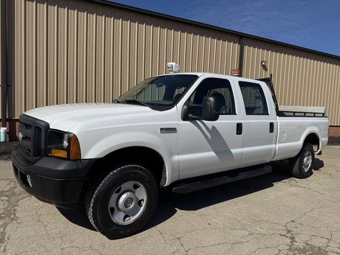 Used 2006 Ford F250 XL AWD/4WD image 3