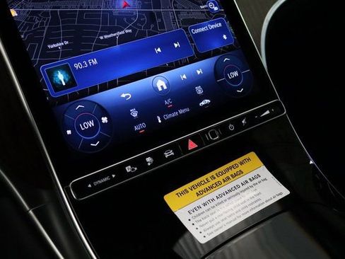 Used 2025 Mercedes-Benz GLC 350e GLC 350e w/ AMG Line image 25