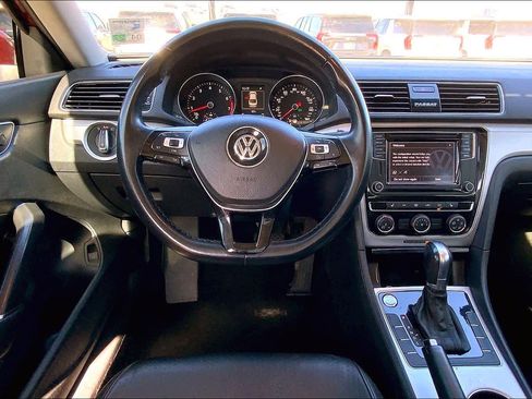 Used 2019 Volkswagen Passat 2.0T Wolfsburg image 6