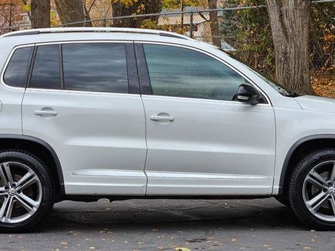 Used 2017 Volkswagen Tiguan Sport image 6