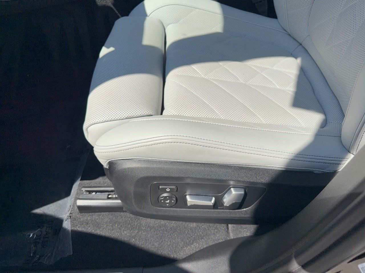 Certified 2025 BMW X5 sDrive40i w/ M Sport Package RWD image 16