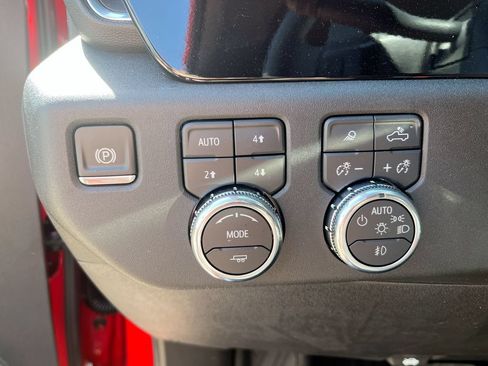 Used 2025 GMC Sierra 1500 Elevation w/ Elevation Premium Package AWD/4WD image 18