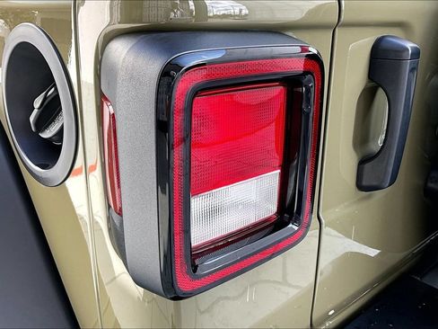 Used 2025 Jeep Wrangler Sport AWD/4WD image 23
