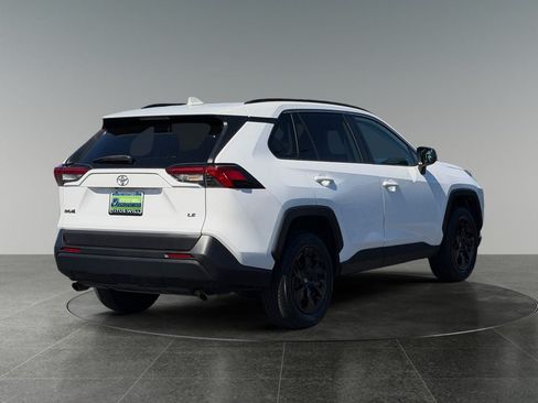 Used 2019 Toyota RAV4 LE FWD image 6