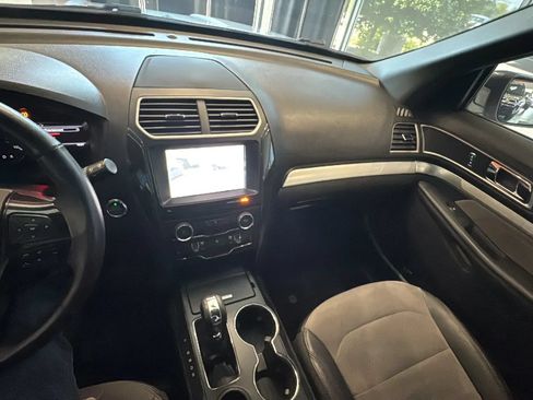 Used 2017 Ford Explorer XLT w/ Equipment Group 202A FWD image 34