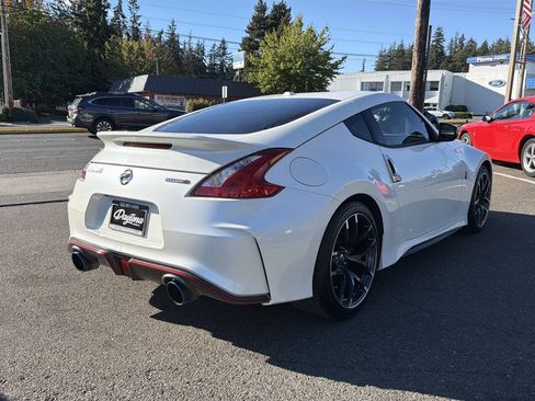 Used 2016 Nissan 370Z NISMO RWD image 10