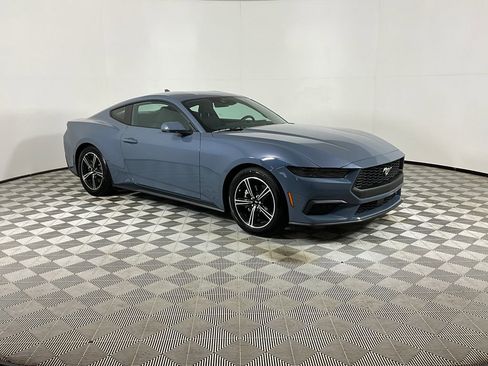 Used 2025 Ford Mustang Coupe image 7