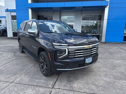 Used 2025 Chevrolet Suburban Premier AWD/4WD image 2