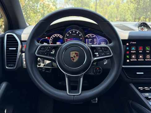 Certified 2023 Porsche Cayenne S AWD/4WD image 15